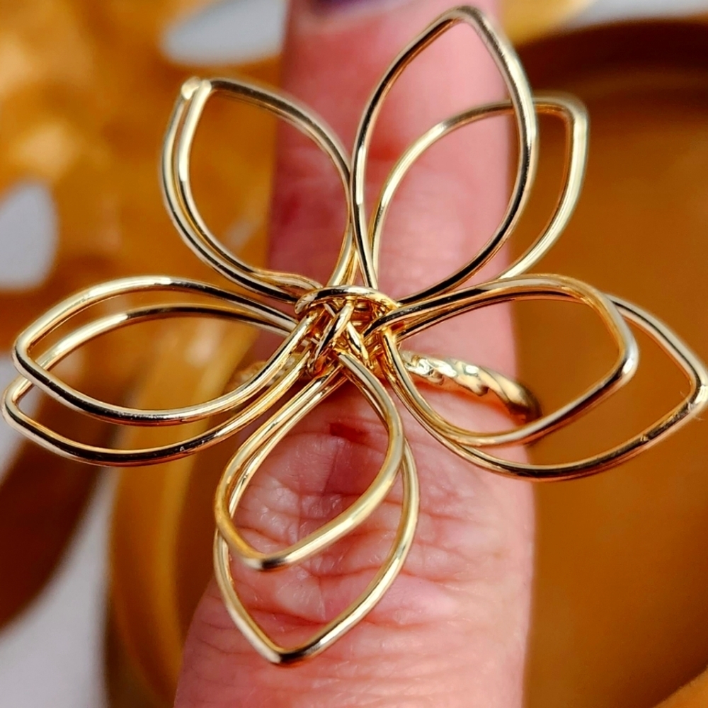 Wrapped wire flower gold toned‎ adjustable sz 6.5 adorable boho statement ring